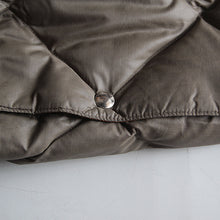 Load image into Gallery viewer, 1970's "EDDIE BAUER" SKY RINER QUILTING DOWN (LARGE)