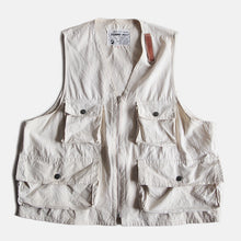 Load image into Gallery viewer, 1960's "WILD LIFE BLAND" FISHING VEST ECRU (MEDIUM)