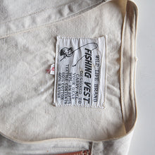 Load image into Gallery viewer, 1960's "WILD LIFE BLAND" FISHING VEST ECRU (MEDIUM)