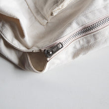 Load image into Gallery viewer, 1960's "WILD LIFE BLAND" FISHING VEST ECRU (MEDIUM)