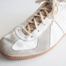 Load image into Gallery viewer, VINTAGE ORIGINAL GERMAN TRAINER (27.0cm)