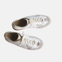 Load image into Gallery viewer, VINTAGE ORIGINAL GERMAN TRAINER (27.0cm)