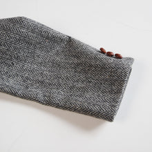 Load image into Gallery viewer, OLD HARRIS TWEED WOOL JACKET (MEDIUM) MINT CONDITION