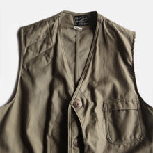 Load image into Gallery viewer, 1950's "AMERICAN FIELD" HALF MOON HUNTING VEST (LARGE) MINT CONDITION