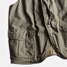 Load image into Gallery viewer, 1950's "AMERICAN FIELD" HALF MOON HUNTING VEST (LARGE) MINT CONDITION