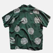 Load image into Gallery viewer, 1950's "KAHANAMOKU" RAYON ALOHA SHIRT (LARGE)