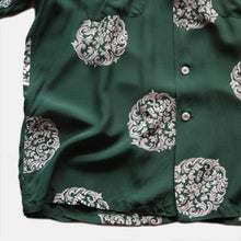 Load image into Gallery viewer, 1950's "KAHANAMOKU" RAYON ALOHA SHIRT (LARGE)