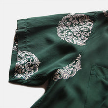 Load image into Gallery viewer, 1950's "KAHANAMOKU" RAYON ALOHA SHIRT (LARGE)