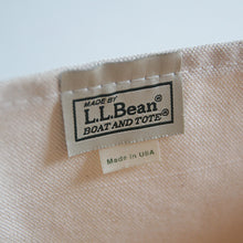 Load image into Gallery viewer, "L.L.BEAN" BOAT AND TOTE (MEDIUM) MINT CONDITION