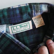 Load image into Gallery viewer, N.O.S 1980's "L.L.BEAN" BLK WACH B.D COTTON SHIRT (LARGE)