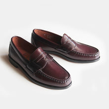 Load image into Gallery viewer, "ALLEN EDMONDS" COIN LOAFER (SIZE 8D) MINT CONDITION