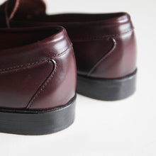 Load image into Gallery viewer, "ALLEN EDMONDS" COIN LOAFER (SIZE 8D) MINT CONDITION