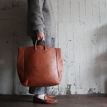 Load image into Gallery viewer, 1980's "L.L.BEAN" LEATHER BIG TOTE