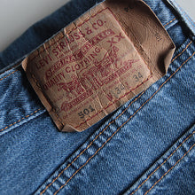 Load image into Gallery viewer, 1990's "LEVI'S" 501 BLUE DENIM MADE IN USA (W33 L34)