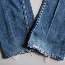 Load image into Gallery viewer, 1990's "LEVI'S" 501 BLUE DENIM MADE IN USA (W33 L34)