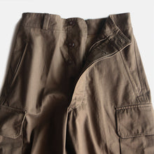 Load image into Gallery viewer, N.O.S FRENCH ARMY M-47 MILITARY TROUSER (W31 L27.5)