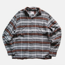 Load image into Gallery viewer, ~ 1960's "Mc GREGOR" RAYON BOX SHIRT (MEDIUM-LARGE)