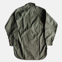 Load image into Gallery viewer, N.O.S 1940's "U.S.N" POPLIN WORK SHIRT (MEDIUM)