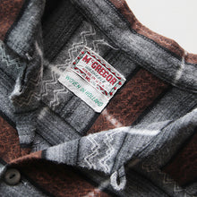 Load image into Gallery viewer, ~ 1960's "Mc GREGOR" RAYON BOX SHIRT (MEDIUM-LARGE)