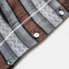 Load image into Gallery viewer, ~ 1960's "Mc GREGOR" RAYON BOX SHIRT (MEDIUM-LARGE)