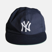 Load image into Gallery viewer, 1990's "N.Y YANKEES" BASEBALL CAP (FLEE)