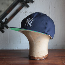 Load image into Gallery viewer, 1990's "N.Y YANKEES" BASEBALL CAP (FLEE)