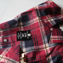 Load image into Gallery viewer, MADE IN U.S.A N.O.S 1960's PRINT FLANNEL L/S COTTON SHIRT (MEDIUM)