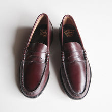 Load image into Gallery viewer, N.O.S "FLORSHEIM" COIN LOAFER (SIZE 8D)