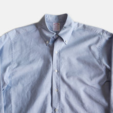 Load image into Gallery viewer, OLD "BROOKS BROTHERS" OXFORD B.D SHIRT (MEDIUM) MADE IN USA
