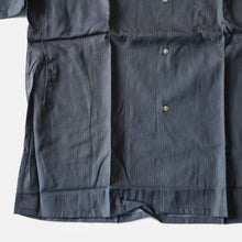 Load image into Gallery viewer, N.O.S 1960's "B.V.D" B.D. BOX COTTON SHIRT (MEDIUM)