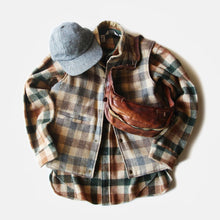 Load image into Gallery viewer, 1970's "WOOLRICH" REVERSIBLE OUTDOOR VEST (MEDIUM)