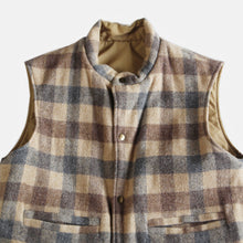 Load image into Gallery viewer, 1970's "WOOLRICH" REVERSIBLE OUTDOOR VEST (MEDIUM)