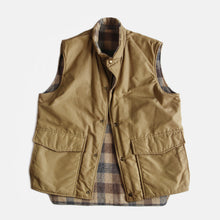 Load image into Gallery viewer, 1970's "WOOLRICH" REVERSIBLE OUTDOOR VEST (MEDIUM)