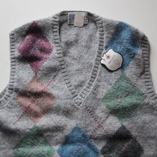 Load image into Gallery viewer, N.O.S 1970's "Deans Of Scotland" Wool Vest (42 Large)