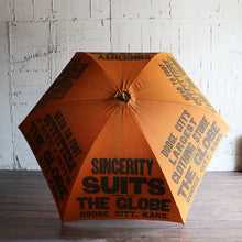 Load image into Gallery viewer, ANTIQUE ADVERTISING UMBRELLA (THE GLOBE DODGE CITY KANS / PERFECT CONDITION)

