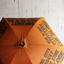 Load image into Gallery viewer, ANTIQUE ADVERTISING UMBRELLA (THE GLOBE DODGE CITY KANS / PERFECT CONDITION)
