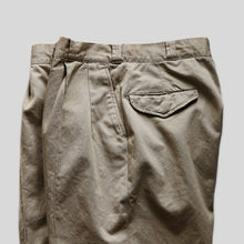 Load image into Gallery viewer, 1950's "U.S ARMY" CHINO SHORTS (SZ W34 / MINT CONDITION)
