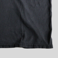 Load image into Gallery viewer, 2000's "THE BLACK DOG" COTTON T-SHIRT (SZ ABOUT XL / GOOD AGING)
