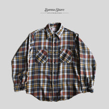 Load image into Gallery viewer, 1970's "BIG MAC" COTTON HEAVY FLANNEL SHIRT (SZ MEDIUM / GOOD COLOR)
