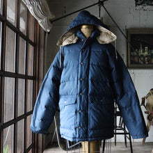 Load image into Gallery viewer, 1970&#39;s &quot;RECREATIONAL EQUIPMENT,INC.&quot; DOWN PARKA (SZ LARGE / MINT CONDITION)
