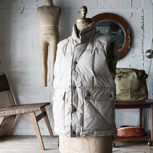 Load image into Gallery viewer, ～1980&#39;s &quot;EDDIE BAUER&quot; DOWN VEST (SZ MEDIUM / GOOD CONDITION)
