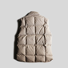 Load image into Gallery viewer, ～1980&#39;s &quot;EDDIE BAUER&quot; DOWN VEST (SZ MEDIUM / GOOD CONDITION)
