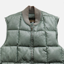 Load image into Gallery viewer, 1970&#39;s &quot;EDDIE BAUER&quot; GOOSE DOWN VEST (SZ MEDIUM / GOOD CONDITION)
