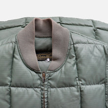 Load image into Gallery viewer, 1970&#39;s &quot;EDDIE BAUER&quot; GOOSE DOWN VEST (SZ MEDIUM / GOOD CONDITION)
