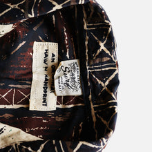 Load image into Gallery viewer, 1960&#39;s ORIGINAL HAND PRINT HAWAIIAN SHIRT (SZ FITS LIKE LARGE / GOOD PATTERN)
