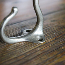 画像をギャラリービューアに読み込む, ANTIQUE NICKEL HOOK
