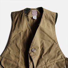 Load image into Gallery viewer, 1990&#39;s &quot;FILSON&quot; STYLE31 HUNTING VEST (MINT CONDITION) SZ LARGE
