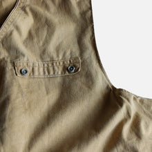 Load image into Gallery viewer, 1950&#39;s &quot;AMERICAN FIELD&quot; FISHING VEST (SZ MEDIUM / HALF MOON)
