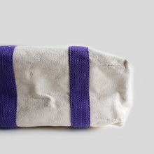 Load image into Gallery viewer, 1980&#39;s～ &quot;L.L.BEAN&quot; TOTE BAG WITH LEATHER HANDLE (SZ MEDIUM / MINT CONDITION / PURPLE COLOR)
