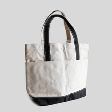 Load image into Gallery viewer, AROUND 1990's "LAND'S END" CANVAS TOTE BAG (SZ MEDIUM / GOOD CONDITION)
